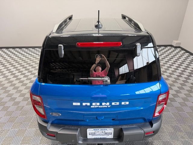 New 2025 Velocity Blue Metallic Ford Badlands® image 11