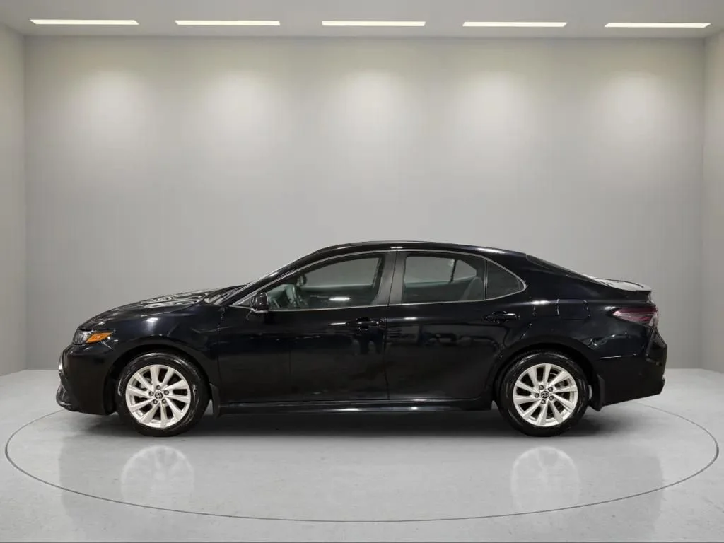 2024 Toyota Camry SE - Photo 7