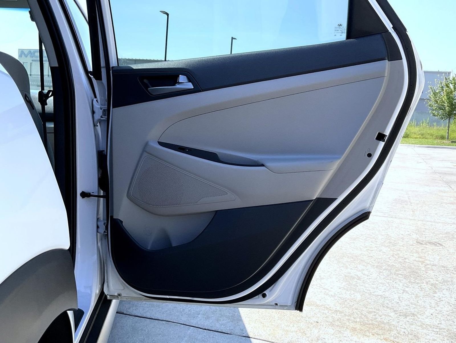 Used 2017 White Hyundai Eco image 18