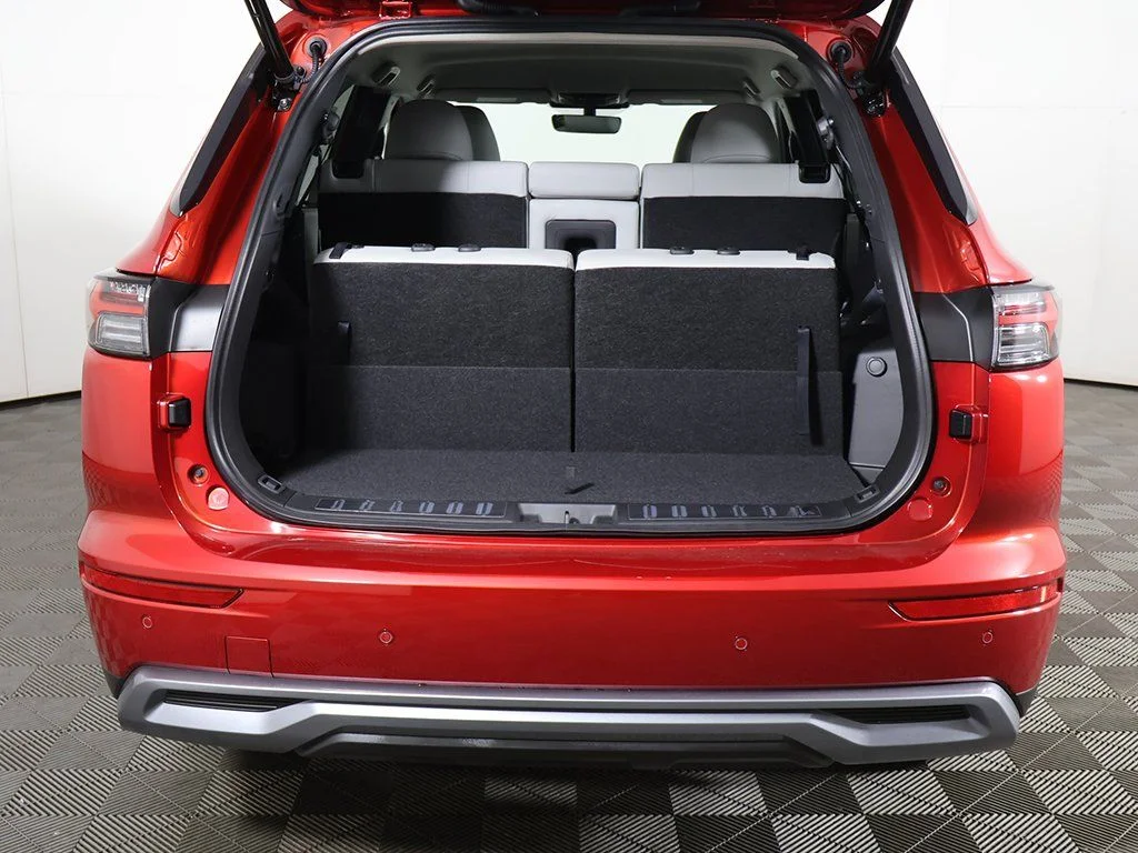 2025 Mitsubishi Outlander SE - Photo 17
