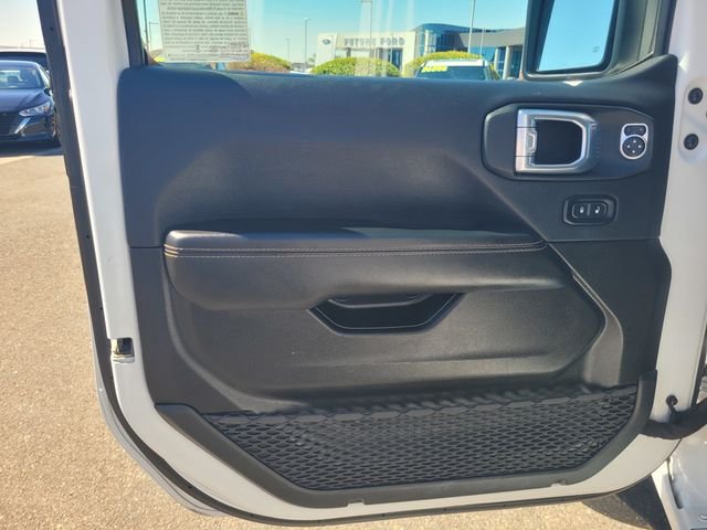 Used 2025 White Jeep Sahara image 18