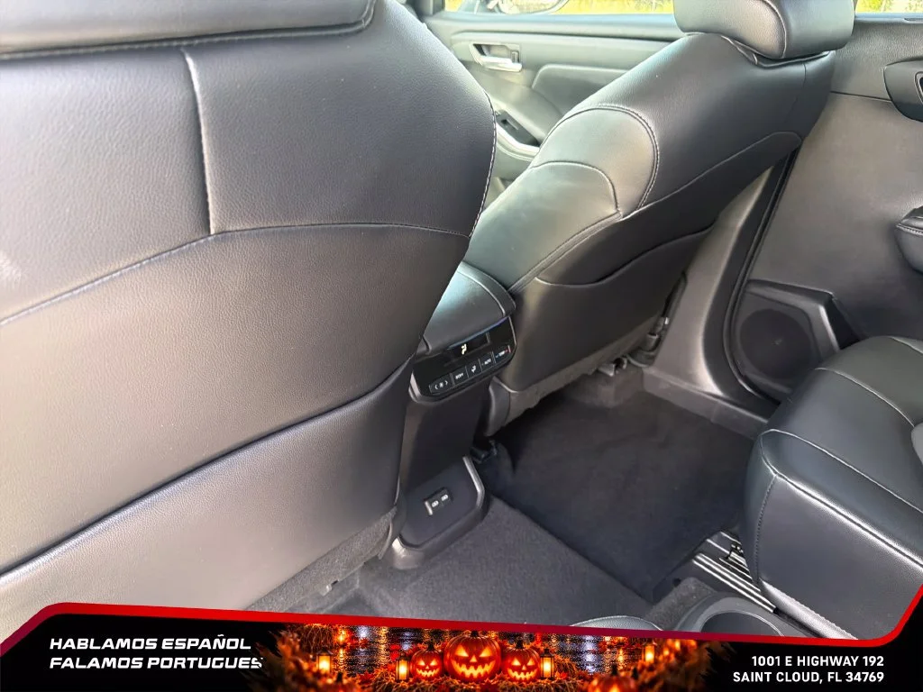 Used 2022 Silver Toyota XLE image 30