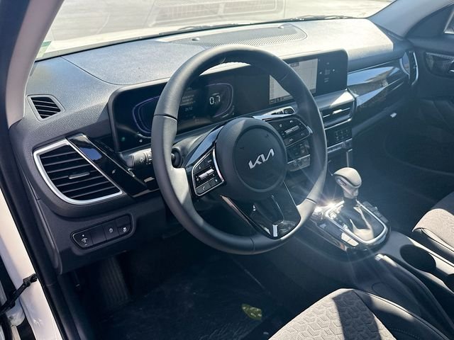 New 2026 Clear White / Black Roof Kia S image 9