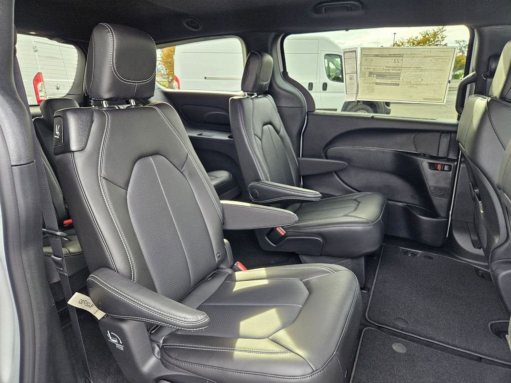 2026 Chrysler Voyager LX - Photo 35