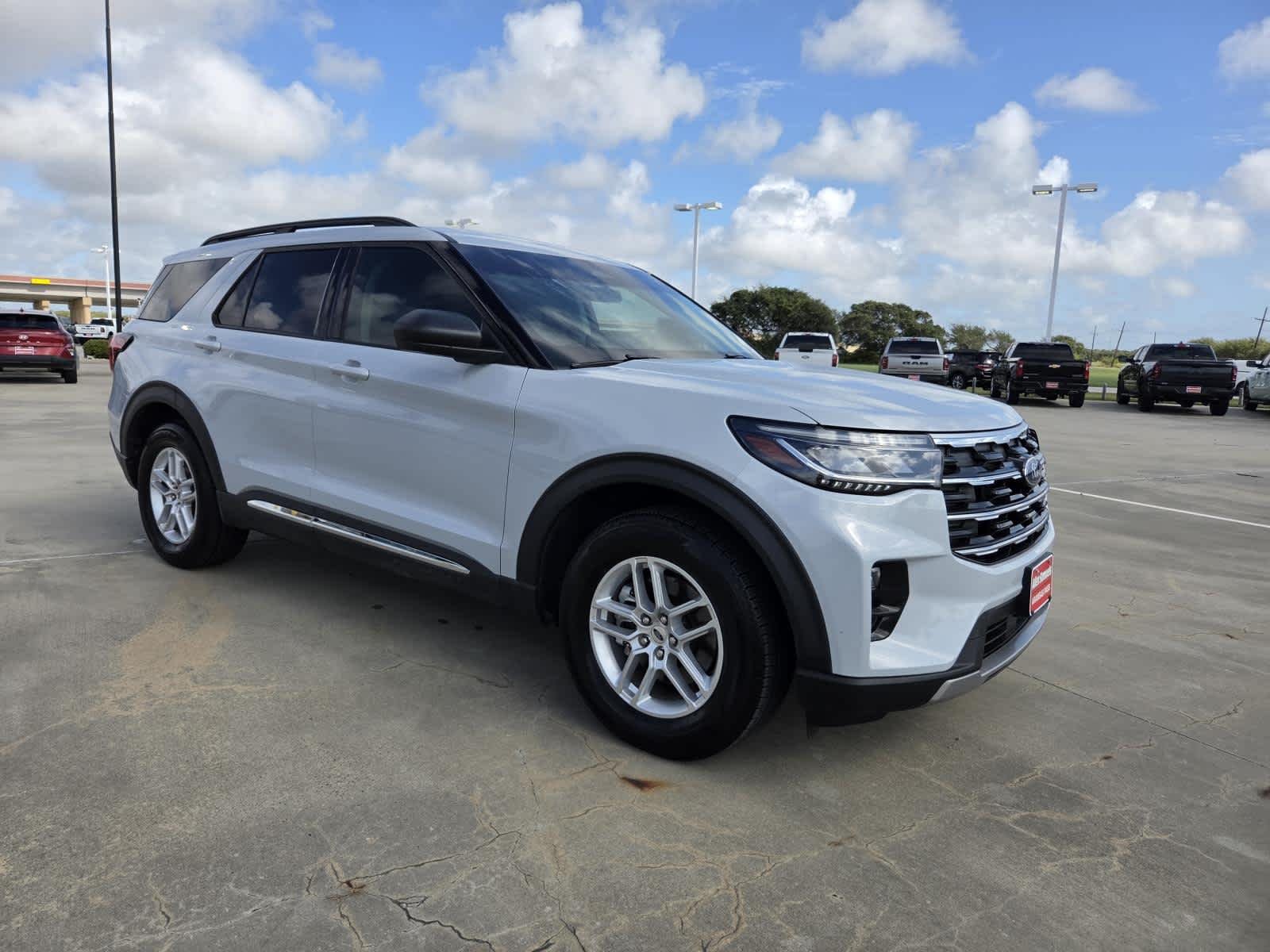 Used 2025 Space White Metallic Ford Active image 6