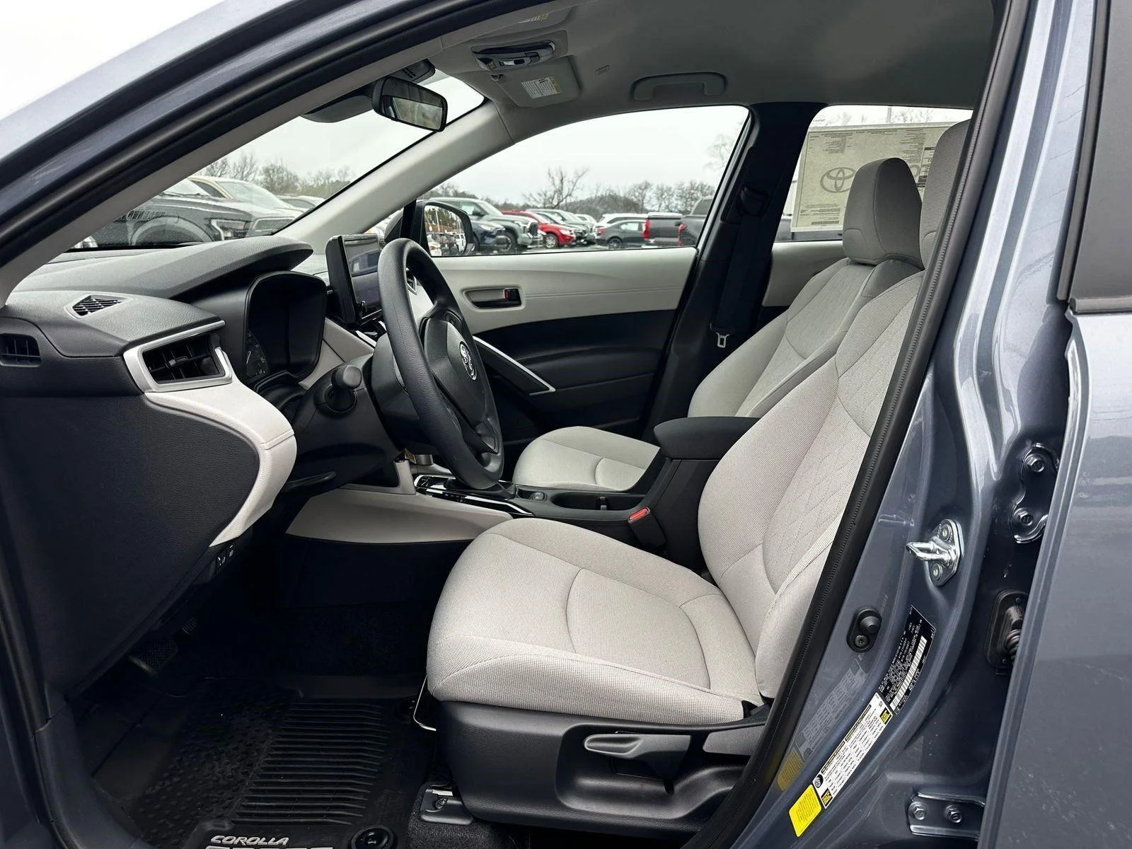 2025 Toyota Corolla Cross L - Photo 13