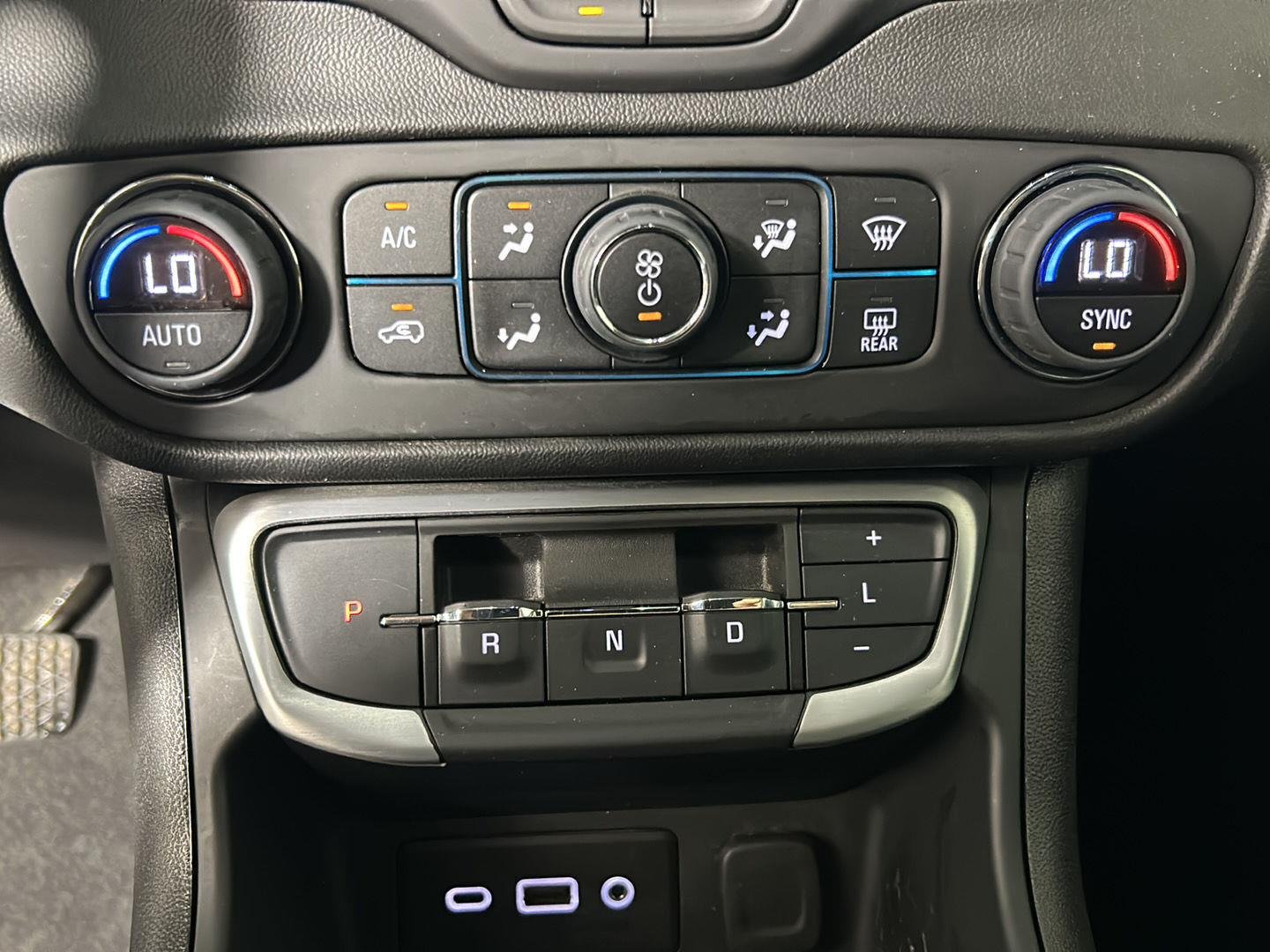 Used 2024 Sterling Metallic GMC SLE image 19