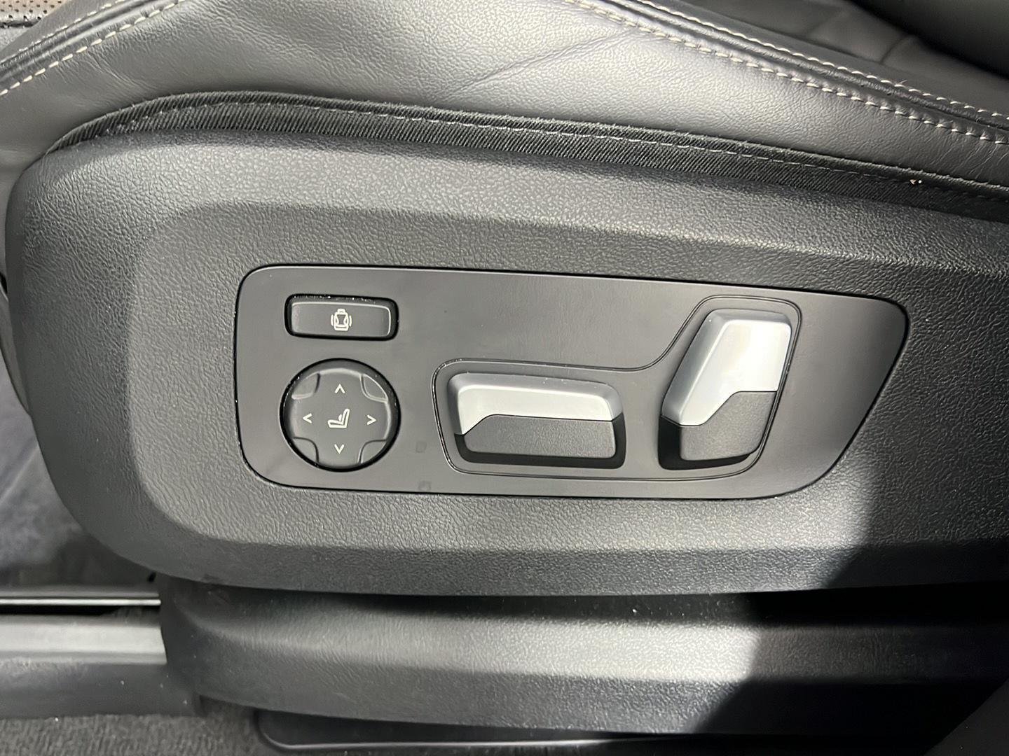Certified Used 2024 Skyscraper Grey Metallic BMW xDrive40i image 16