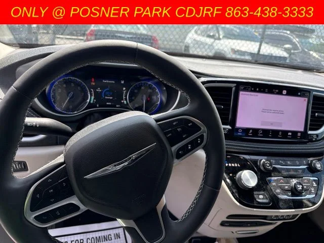 Used 2022 Black Chrysler Touring L image 5