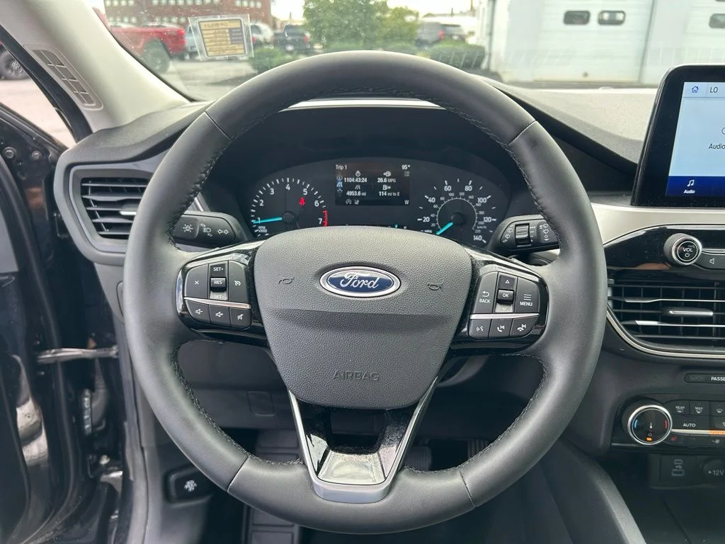 Used 2022 Black Metallic Ford SE image 11
