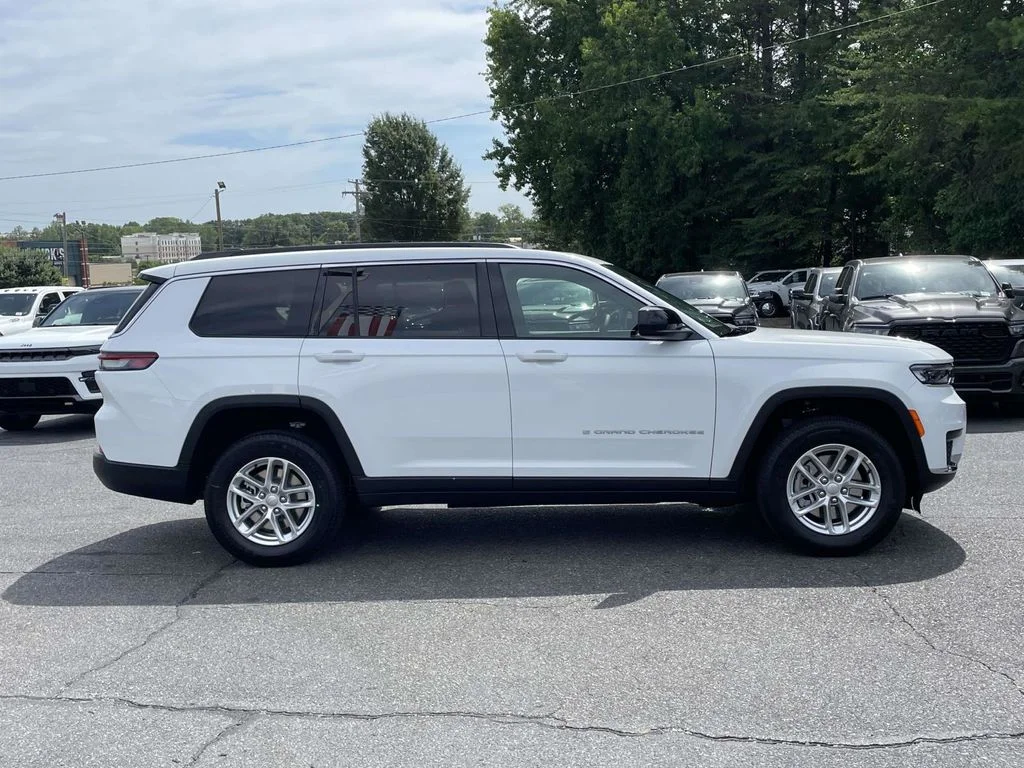 New 2026 Bright White Clearcoat Jeep Laredo image 9