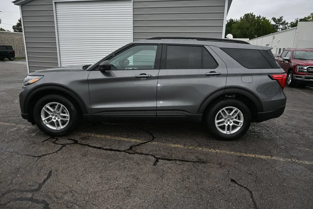 New 2027 Carbonized Gray Metallic Ford Active image 54