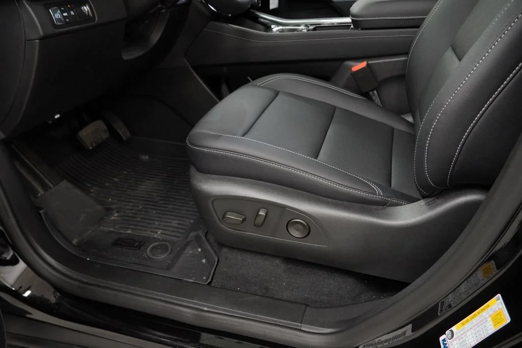 New 2026 Mosaic Black Metallic Chevrolet LT image 21