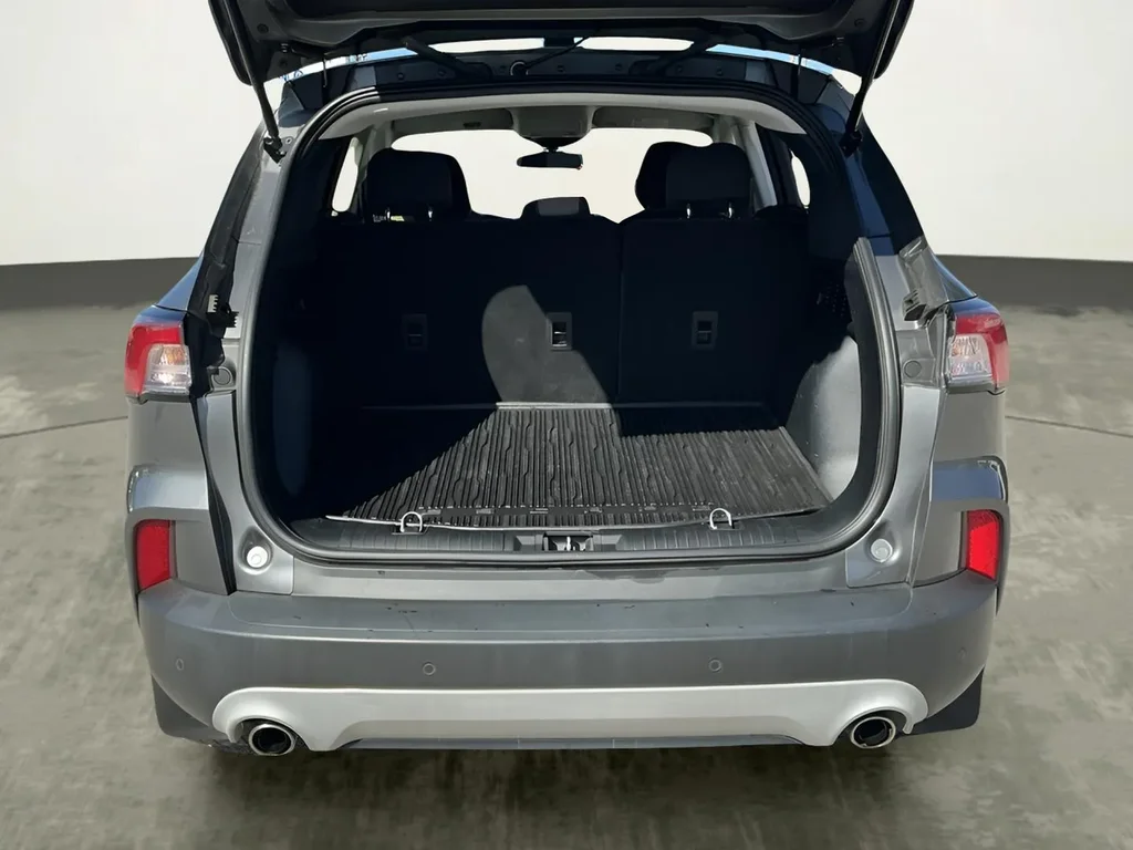 Used 2022 Gray Ford SE image 21