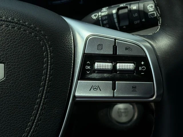 Used 2025 Black Kia EX X-Line image 30