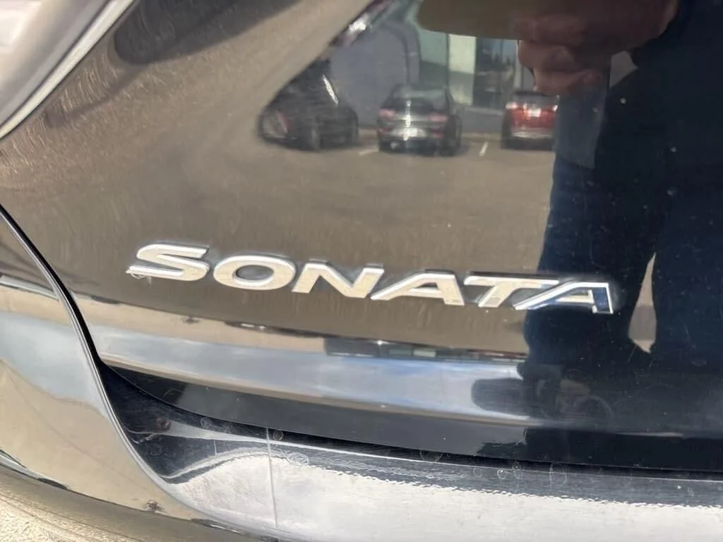 Used 2016 Black Hyundai Base image 10