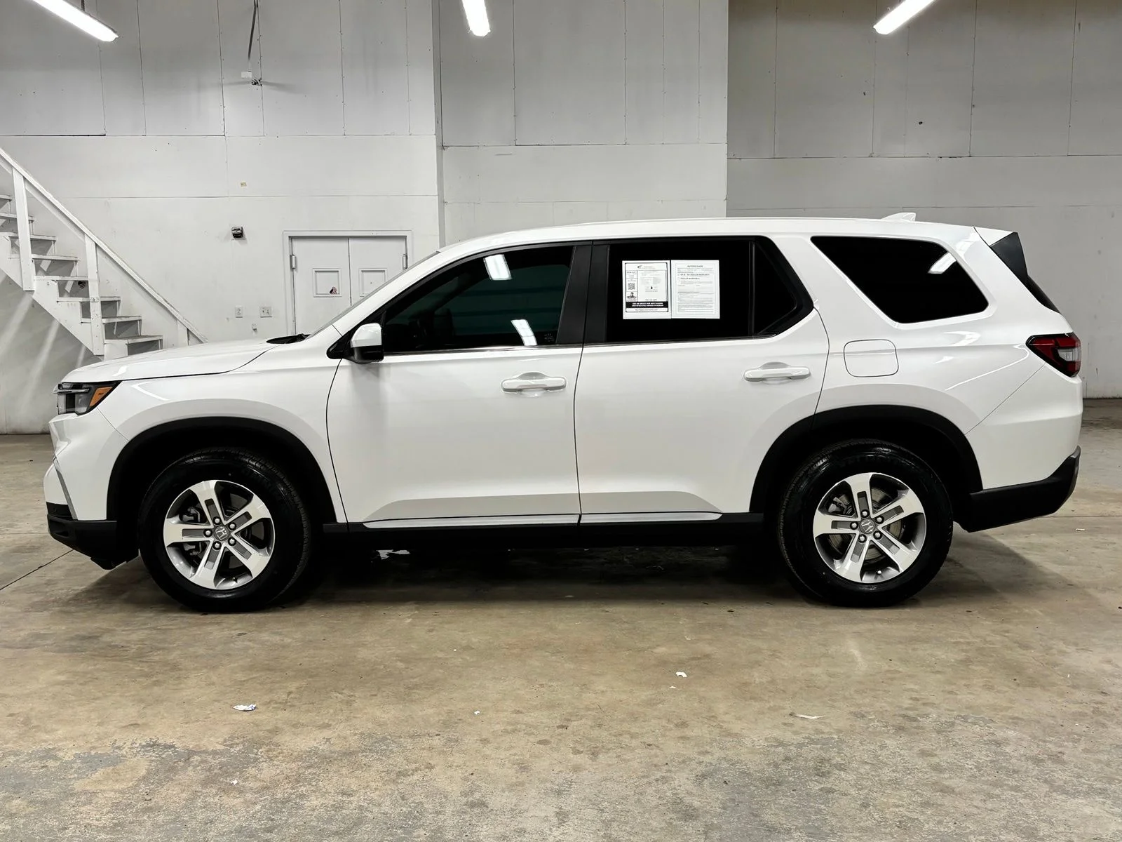 Used 2024 Gray Honda EX-L image 3