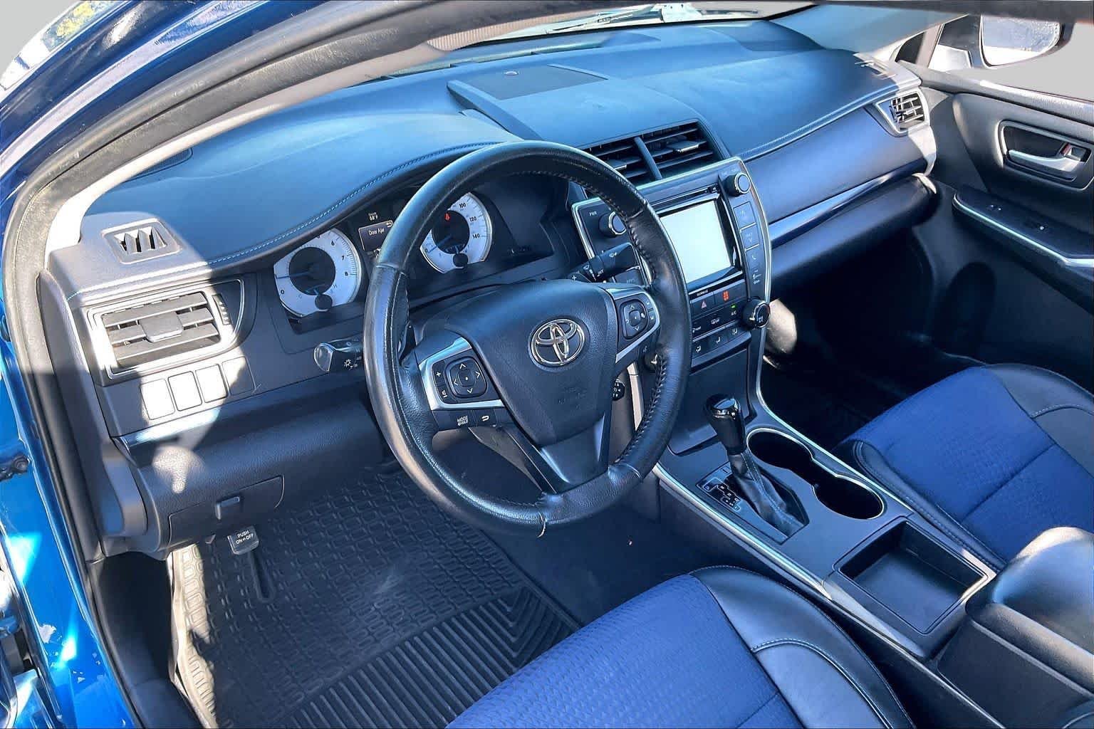 Used 2016 Blue Streak Metallic Toyota SE w/Special Edition Pkg image 17