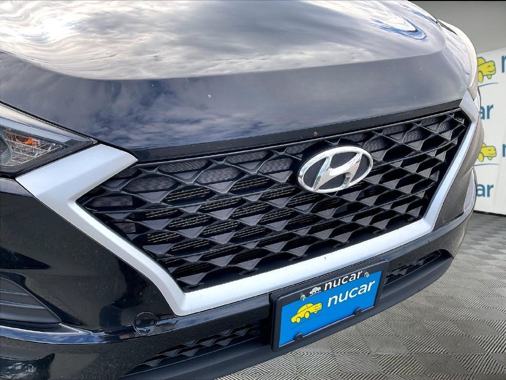Used 2019 Black Noir Pearl Hyundai SE image 27