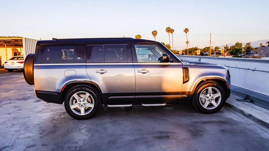 Used 2023  Land Rover SE image 13