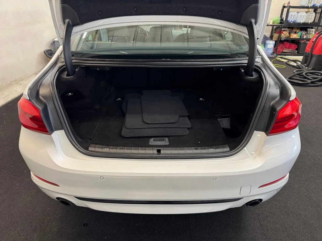 Used 2019 White BMW 530e iPerformance image 6