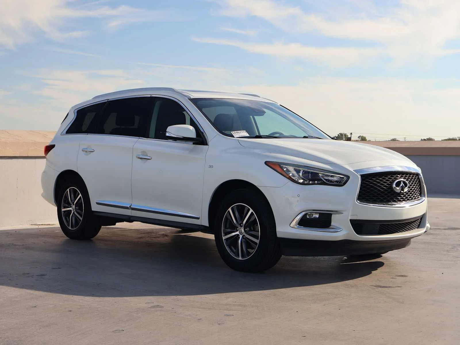 Certified Used 2019 Majestic White INFINITI LUXE image 3