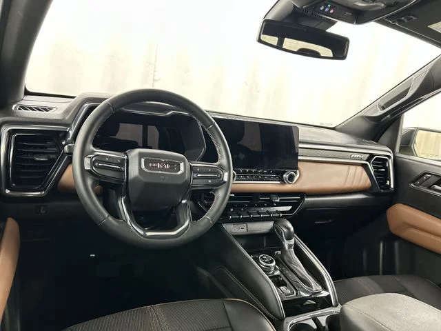 Used 2023  GMC AT4 image 22