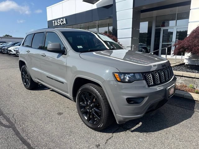 Used 2022 Gray Jeep Laredo X image 1