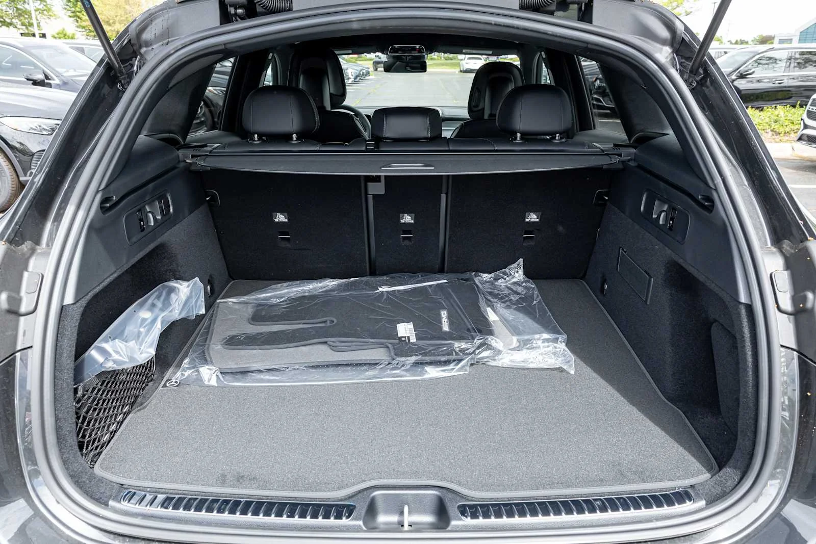 New 2026 Graphite Grey Metallic Mercedes-Benz GLC 300 image 25