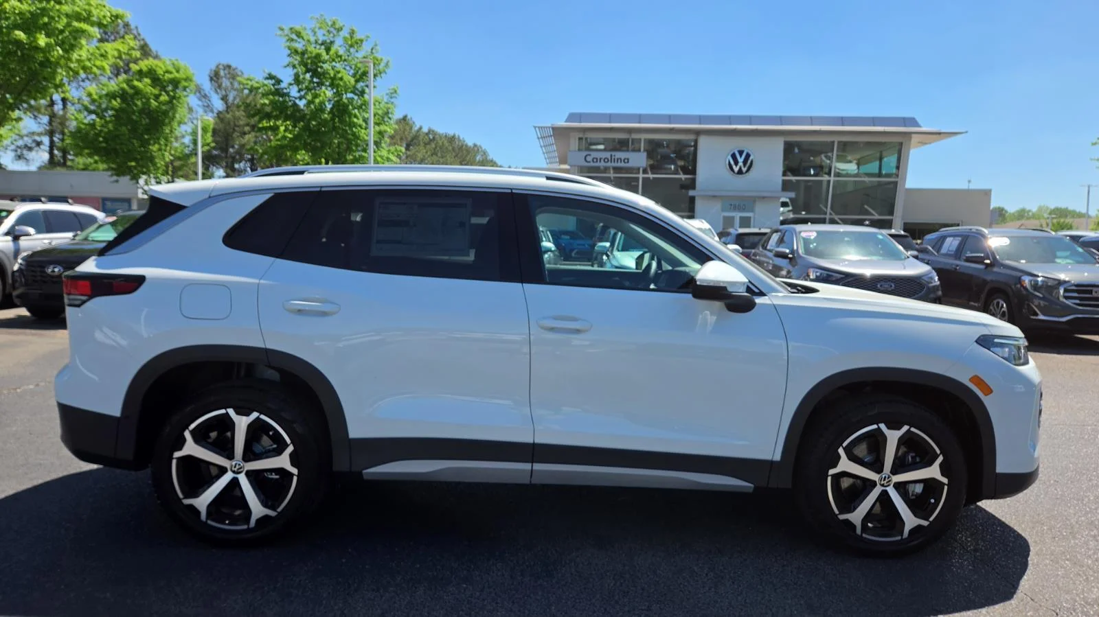 New 2026 Pure White Volkswagen SE image 3