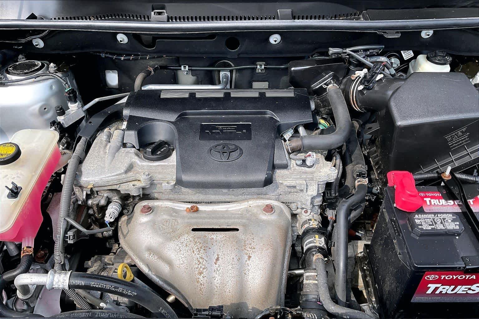 Used 2015 Classic Silver Metallic Toyota Limited image 29