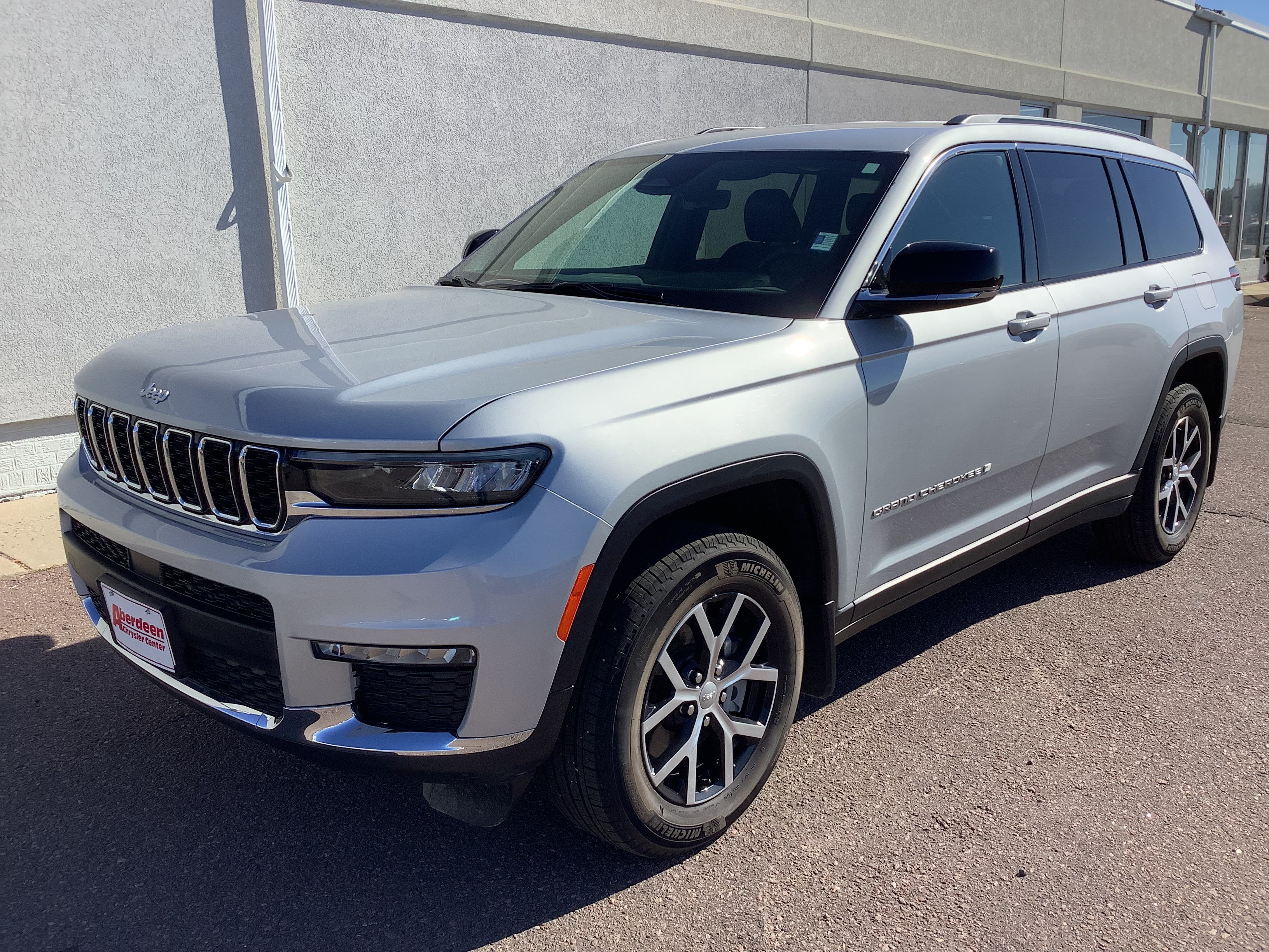 Used 2025 Silver Jeep Limited image 2