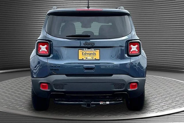 Used 2022 Blue Jeep Altitude image 5