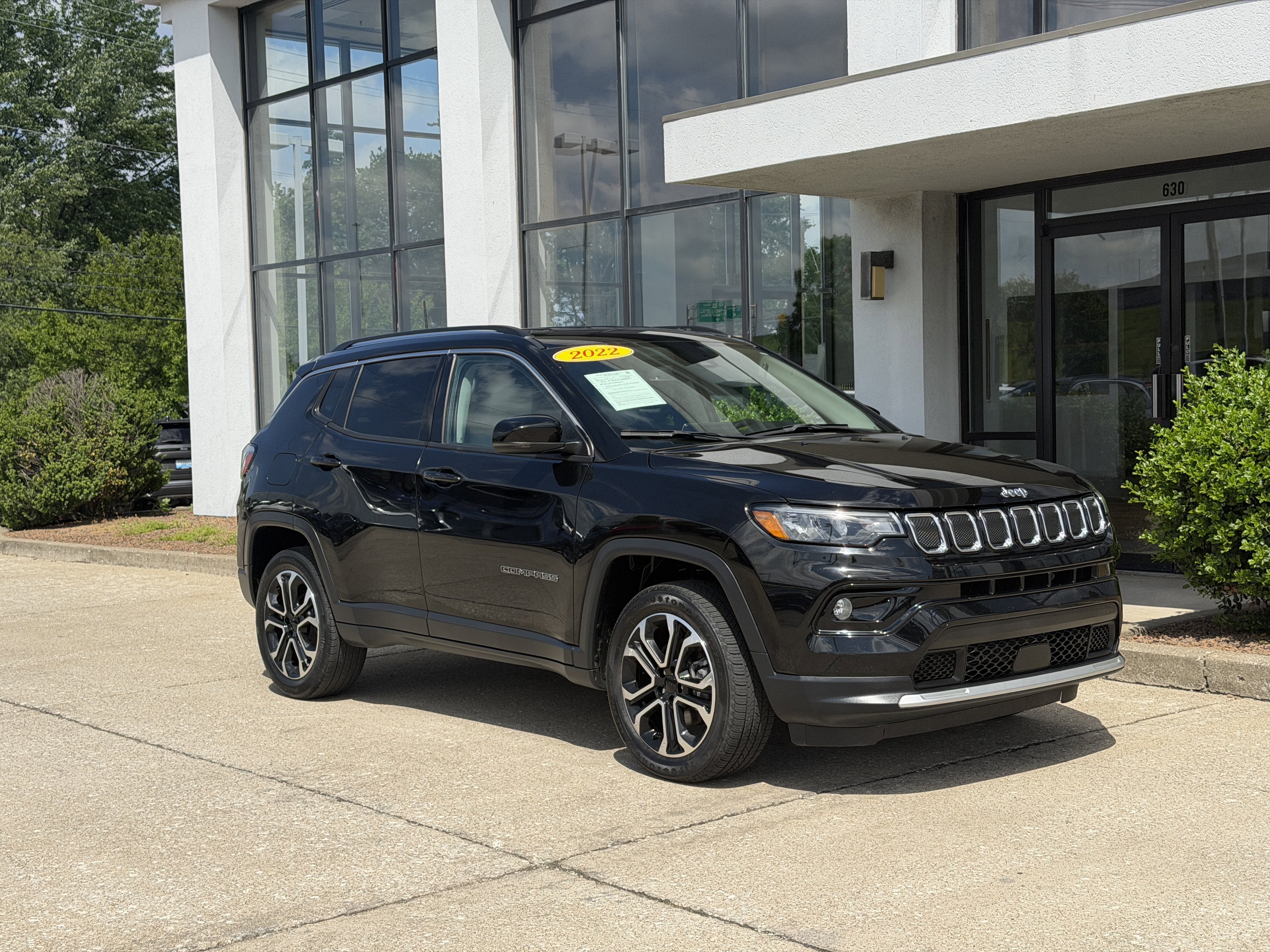 Used 2022 Diamond Black Crystal Pearlcoat Jeep Limited image 2