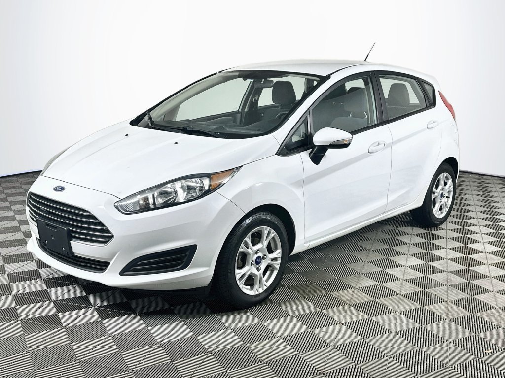Used 2016 Oxford White Ford SE image 1
