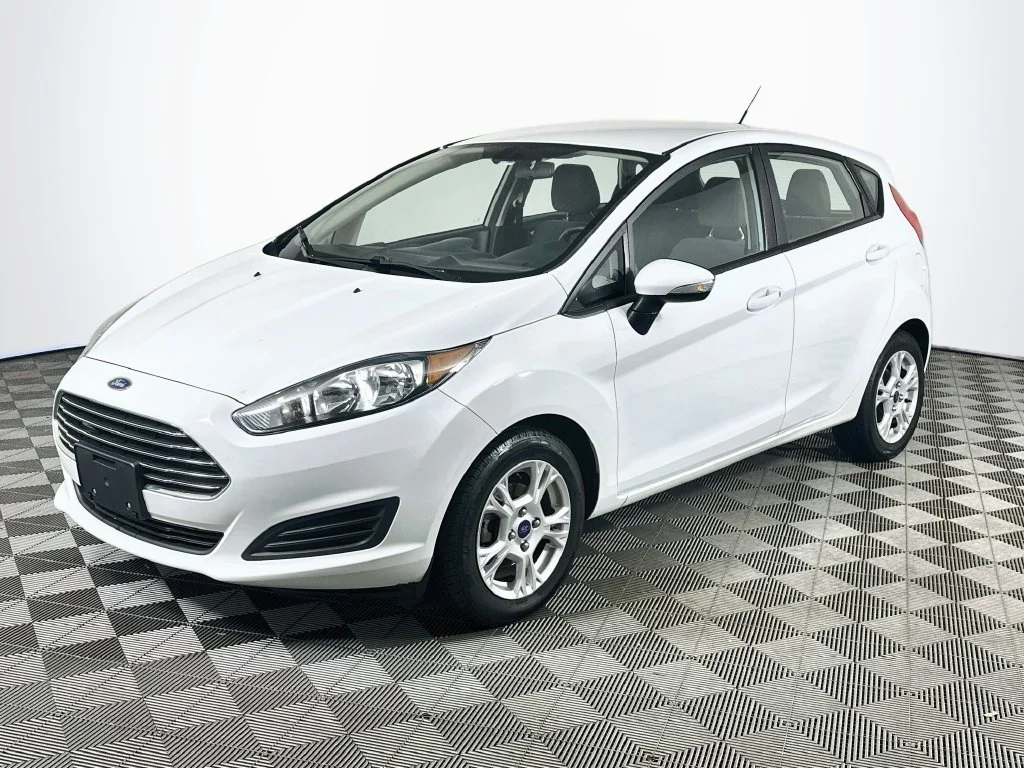 Used 2016 Oxford White Ford SE image 1