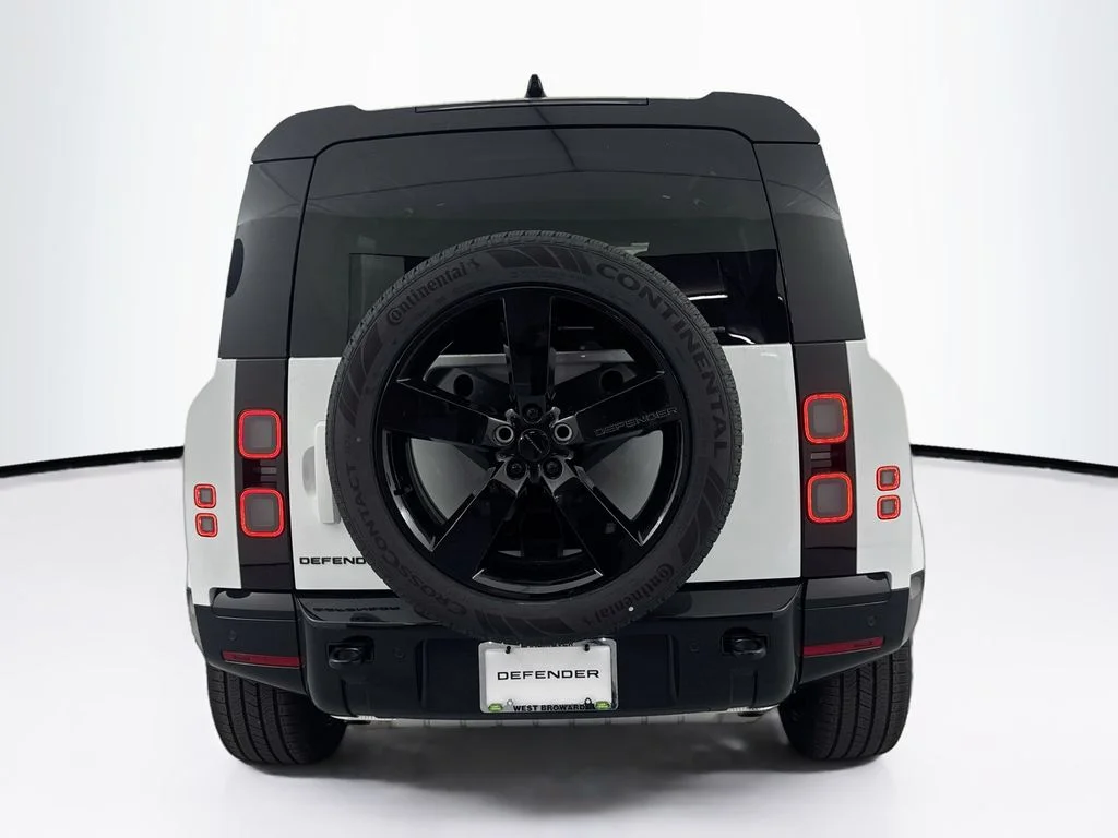 New 2026 Fuji White Land Rover X-Dynamic SE image 6