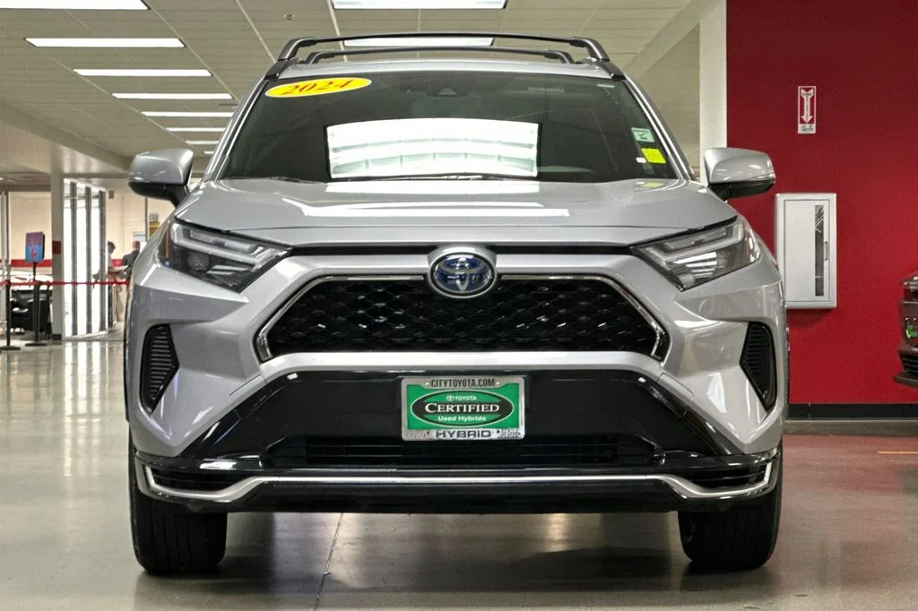 Certified Used 2024 Silver Toyota SE image 9