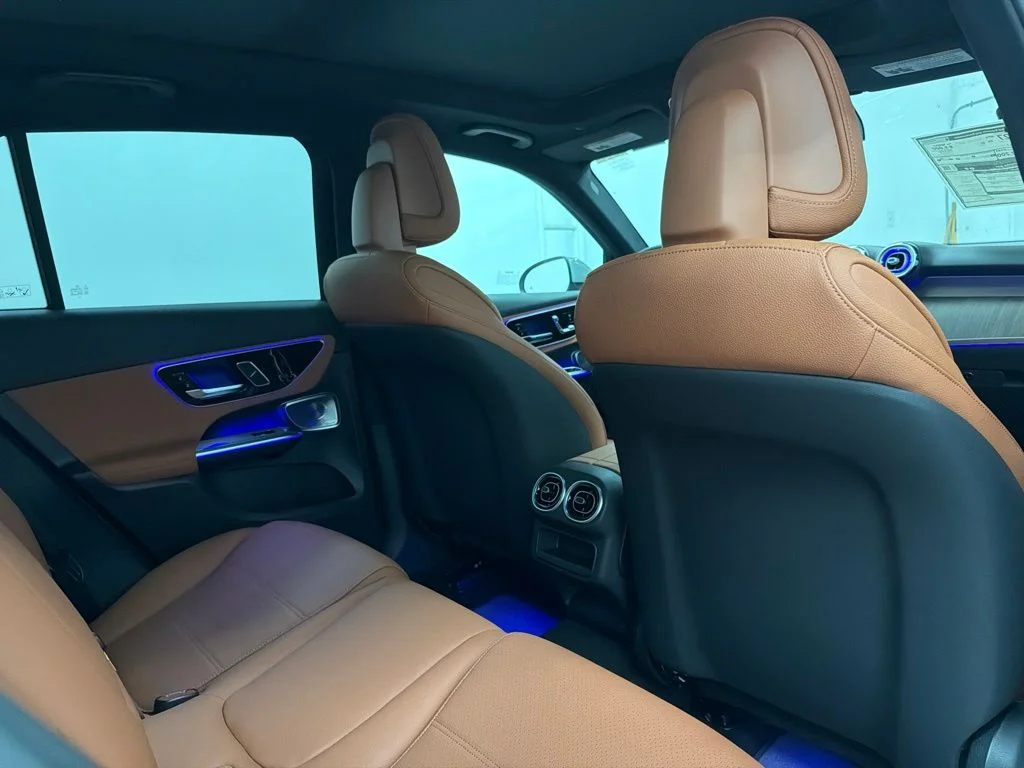 New 2027 White Mercedes-Benz GLC 300 image 29