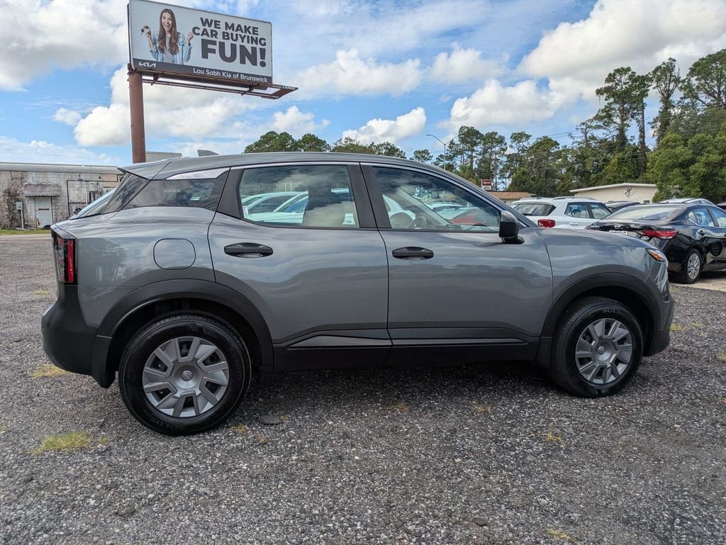 Used 2025 Gray Nissan S image 3
