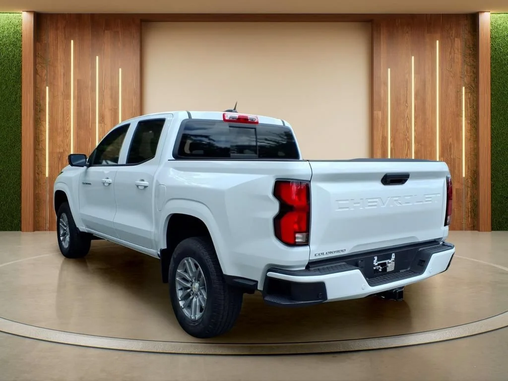 New 2026 Summit White Chevrolet LT image 28