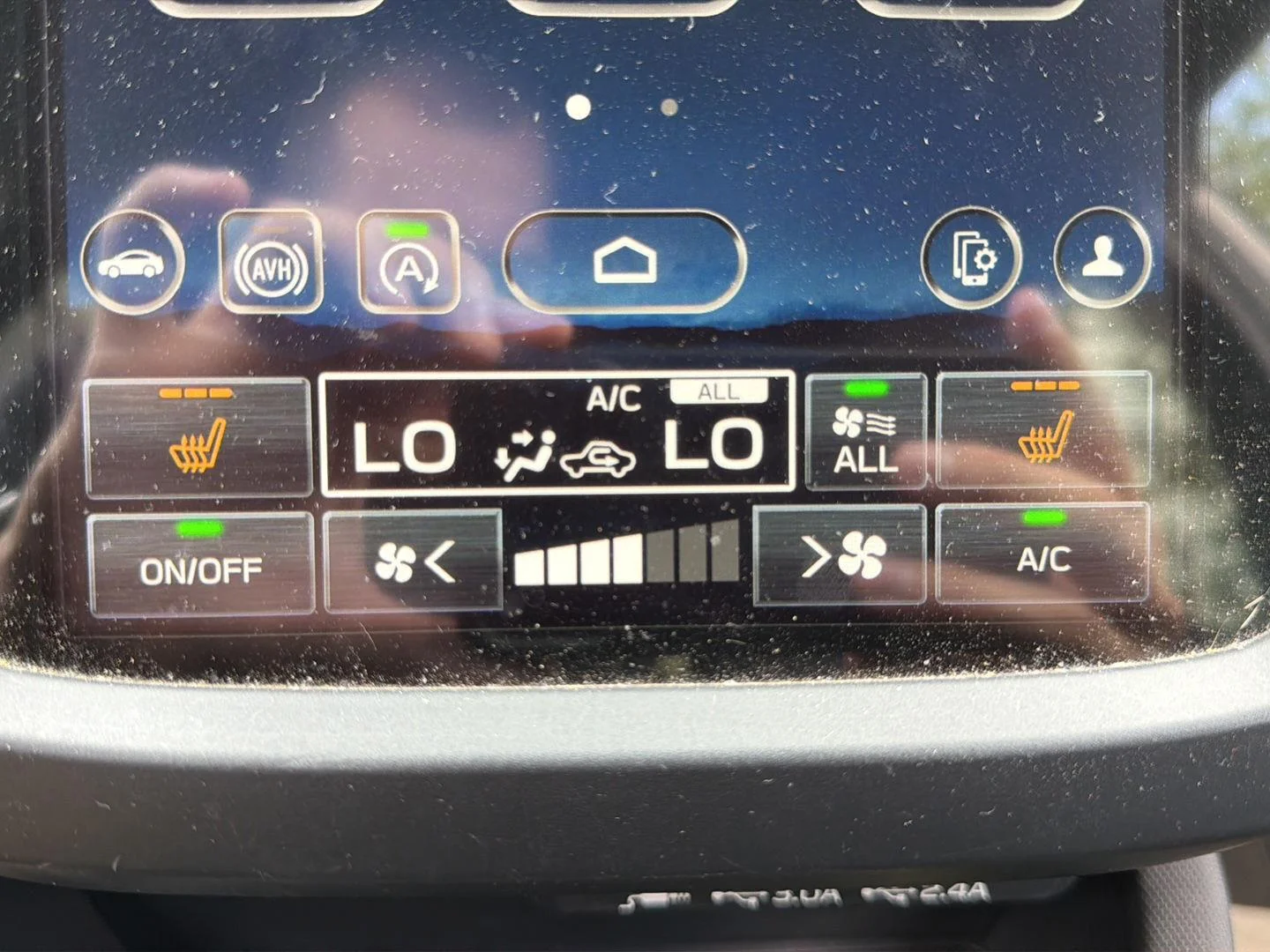 Used 2025 River Rock Pearl Subaru Premium image 4