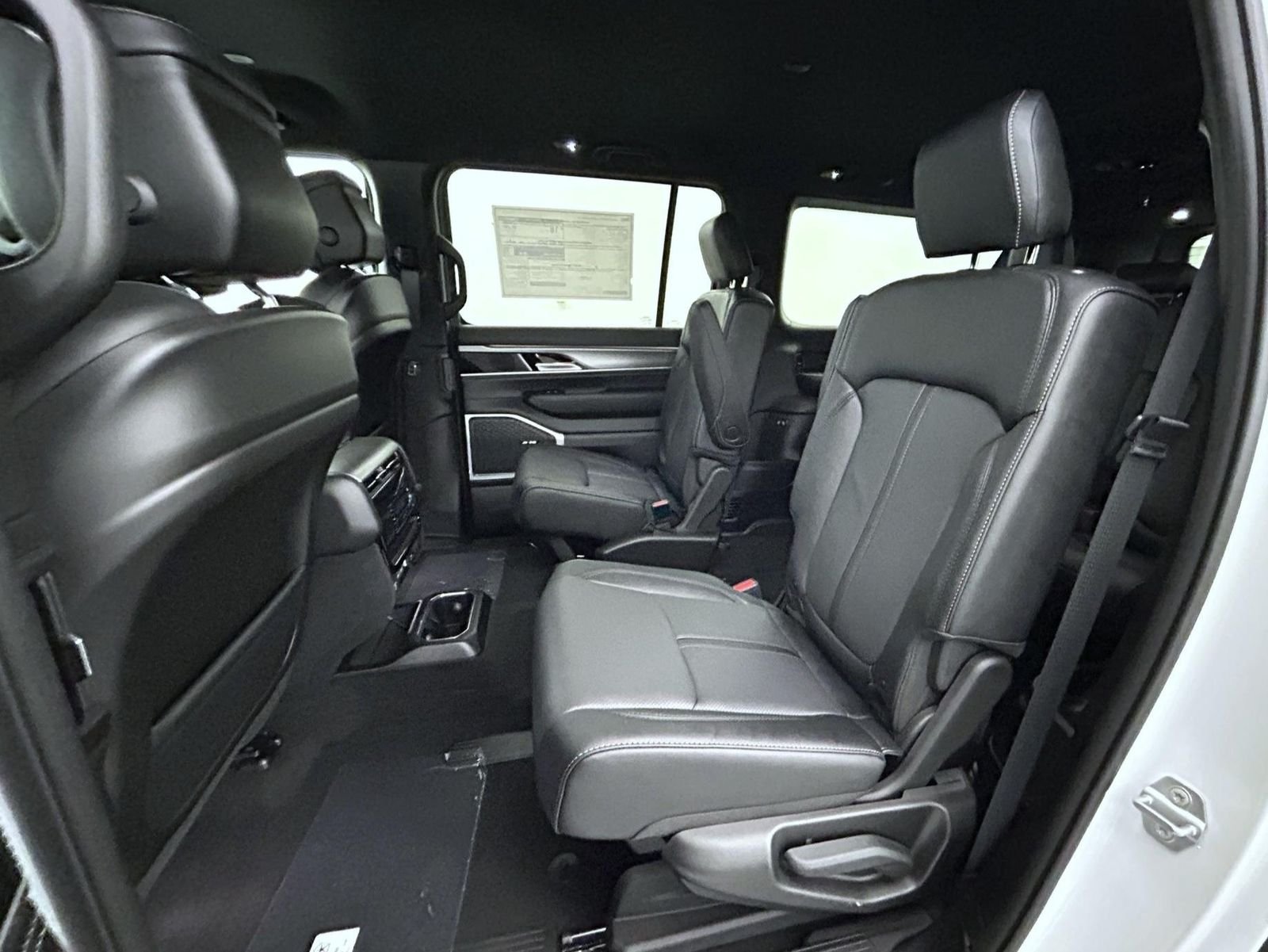 New 2026 Bright White Clear-Coat Exterior Paint Jeep Limited Altitude image 21