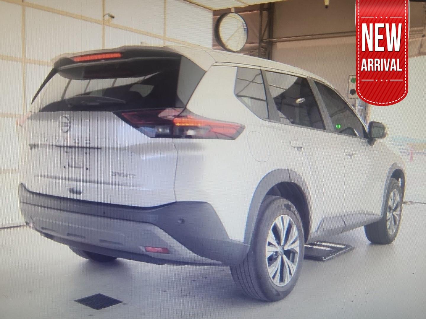 Used 2023  NISSAN SV image 1