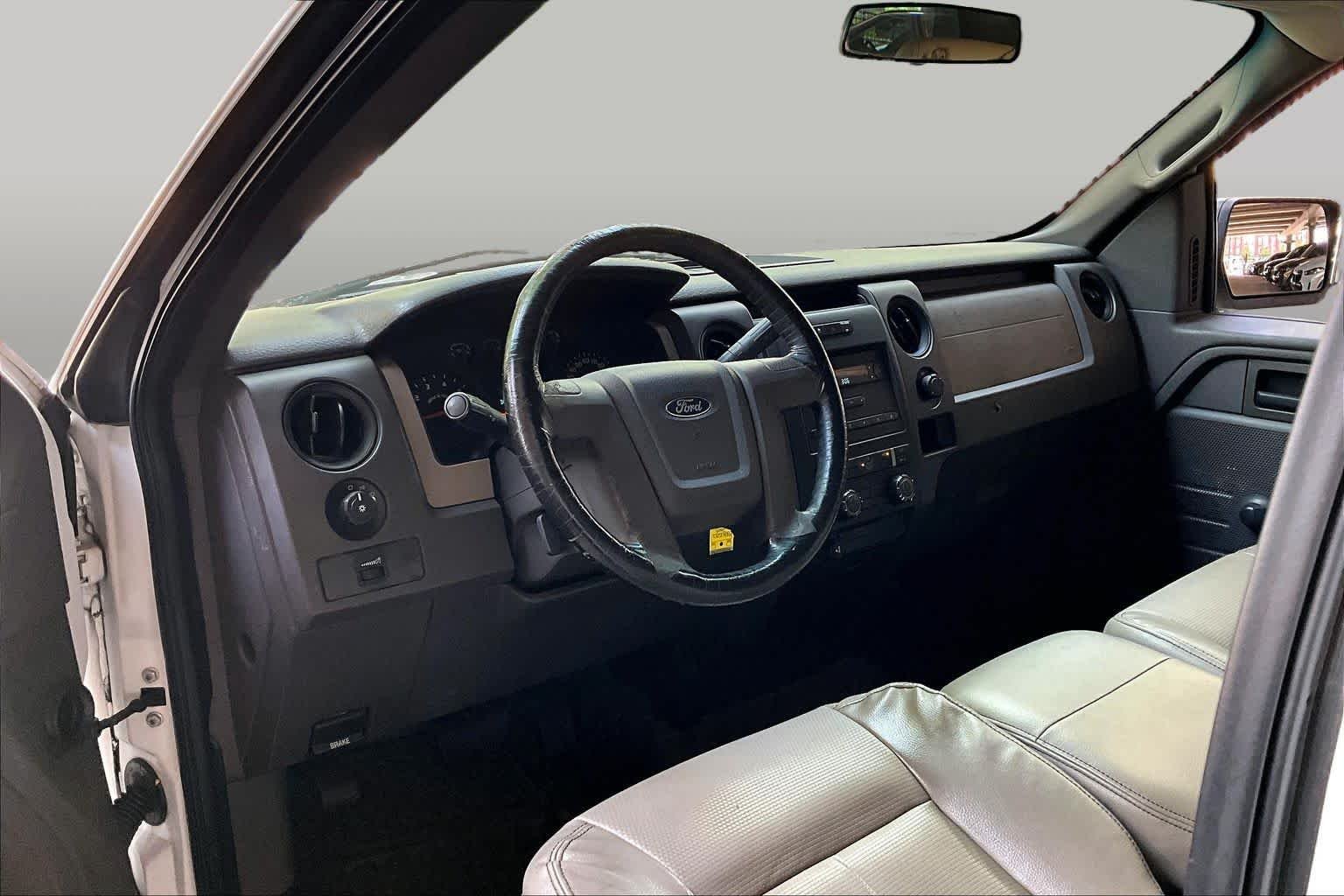 Used 2009 Oxford White Ford XL image 17