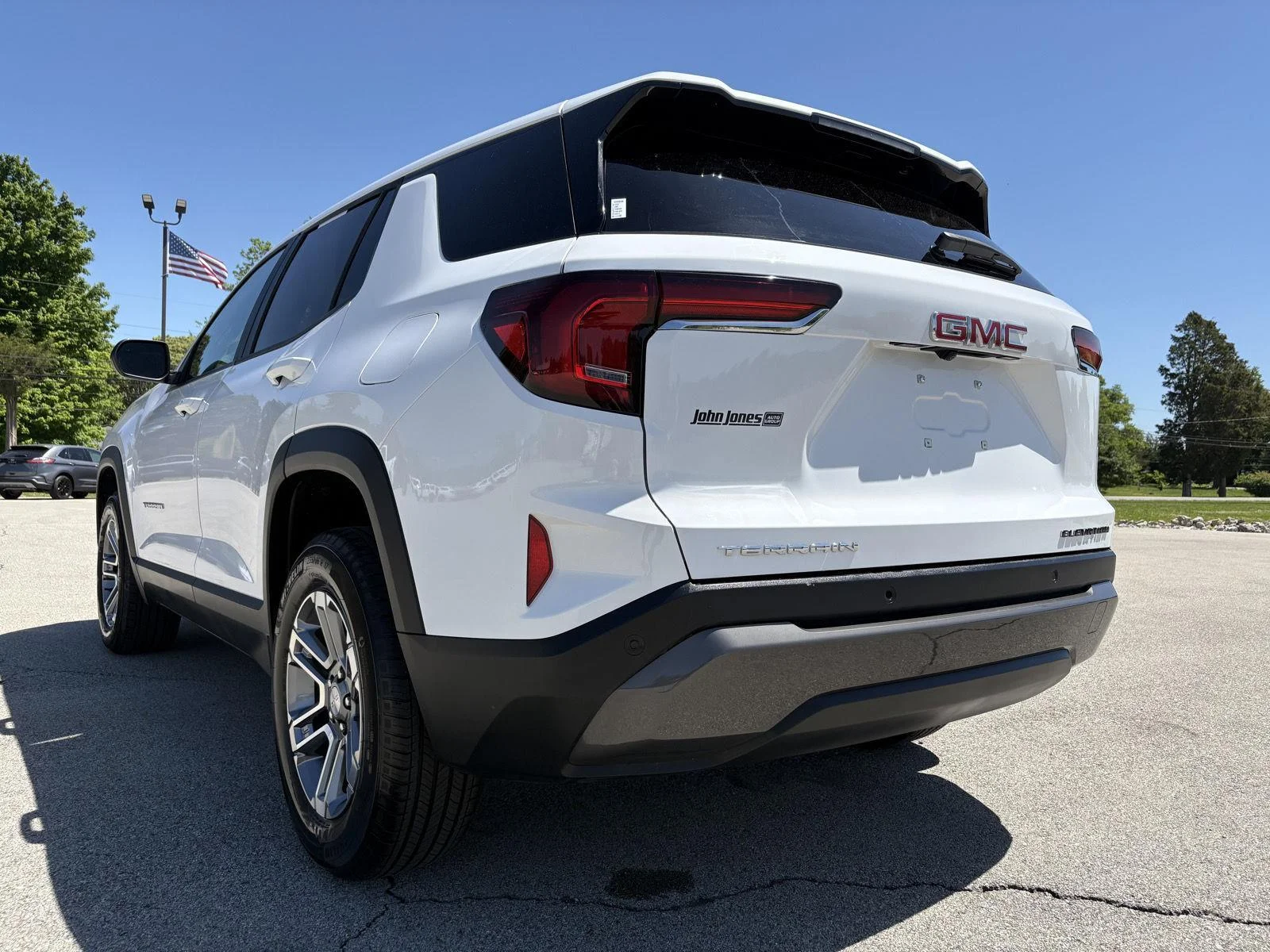 Used 2026 Summit White GMC FWD Elevation image 20