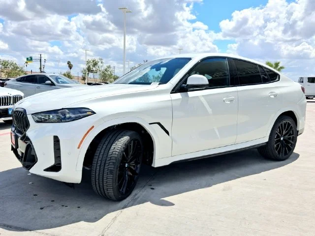 Used 2024 Gray BMW xDrive28i image 3