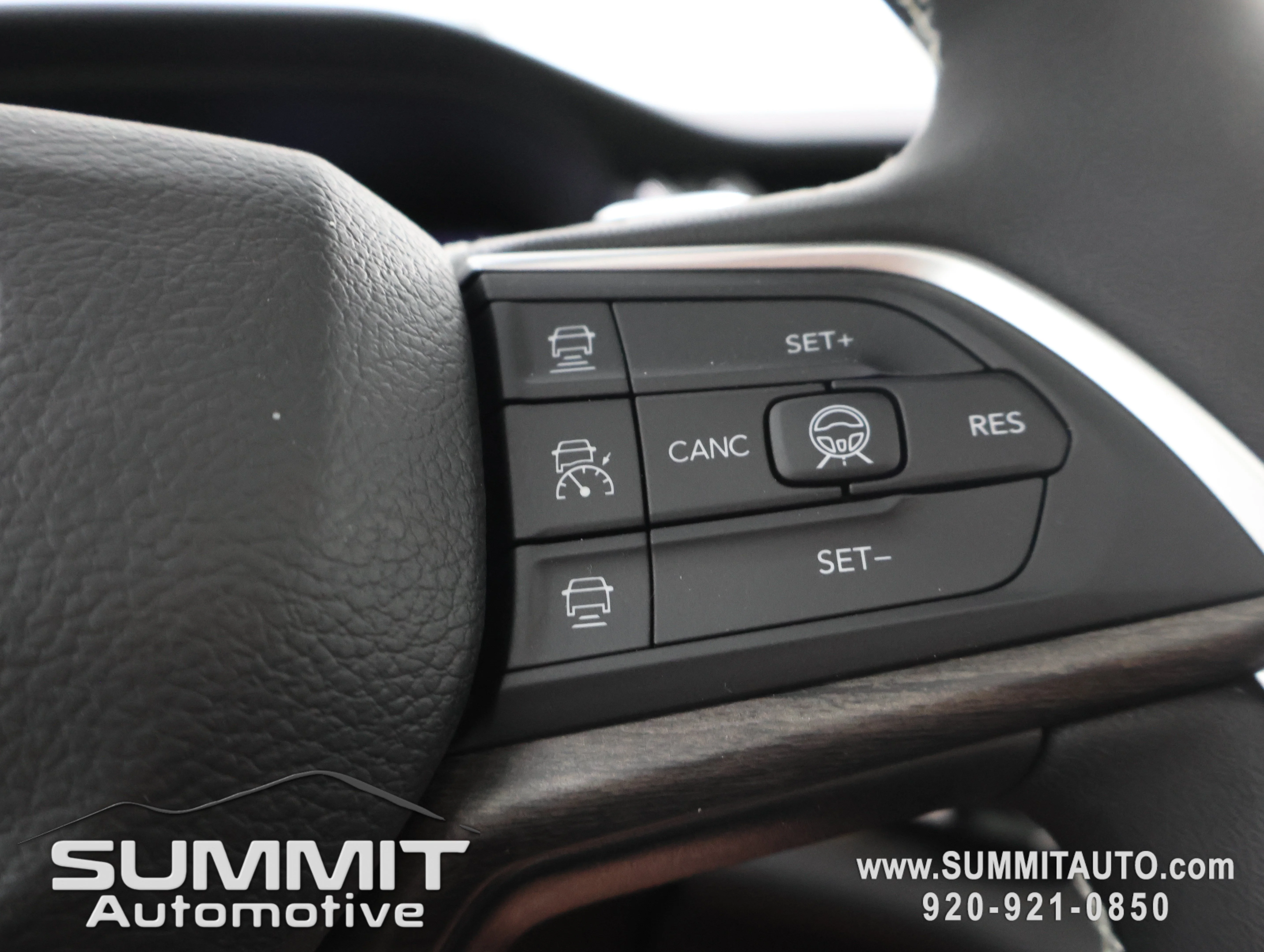 New 2026 Diamond Black Crystal Pearlcoat Jeep Limited image 15