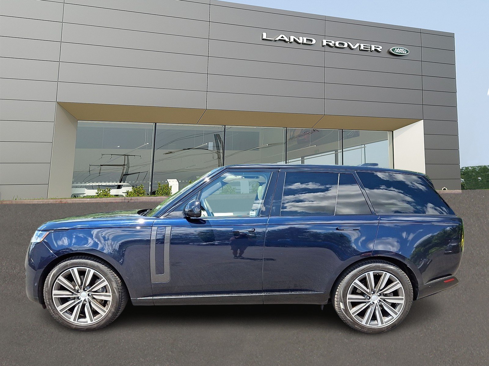 Certified Used 2023 Portofino Blue Metallic - 1DG Land Rover P400 SE image 6