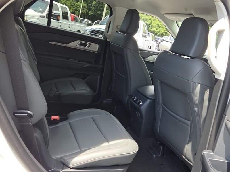 New 2026 Star White Metallic Tri-Coat Ford Active image 17